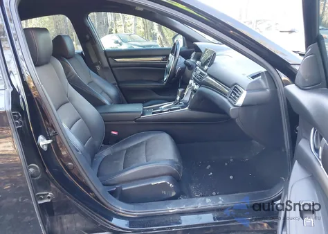 2018 Honda Accord Sport z USA, uszkodzony, nr VIN 1HGCV1F33JA266471